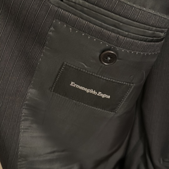 Stunning  ermenegildo zegna  2 piece suit 3 button. Beautiful Italian quality - Picture 3 of 8